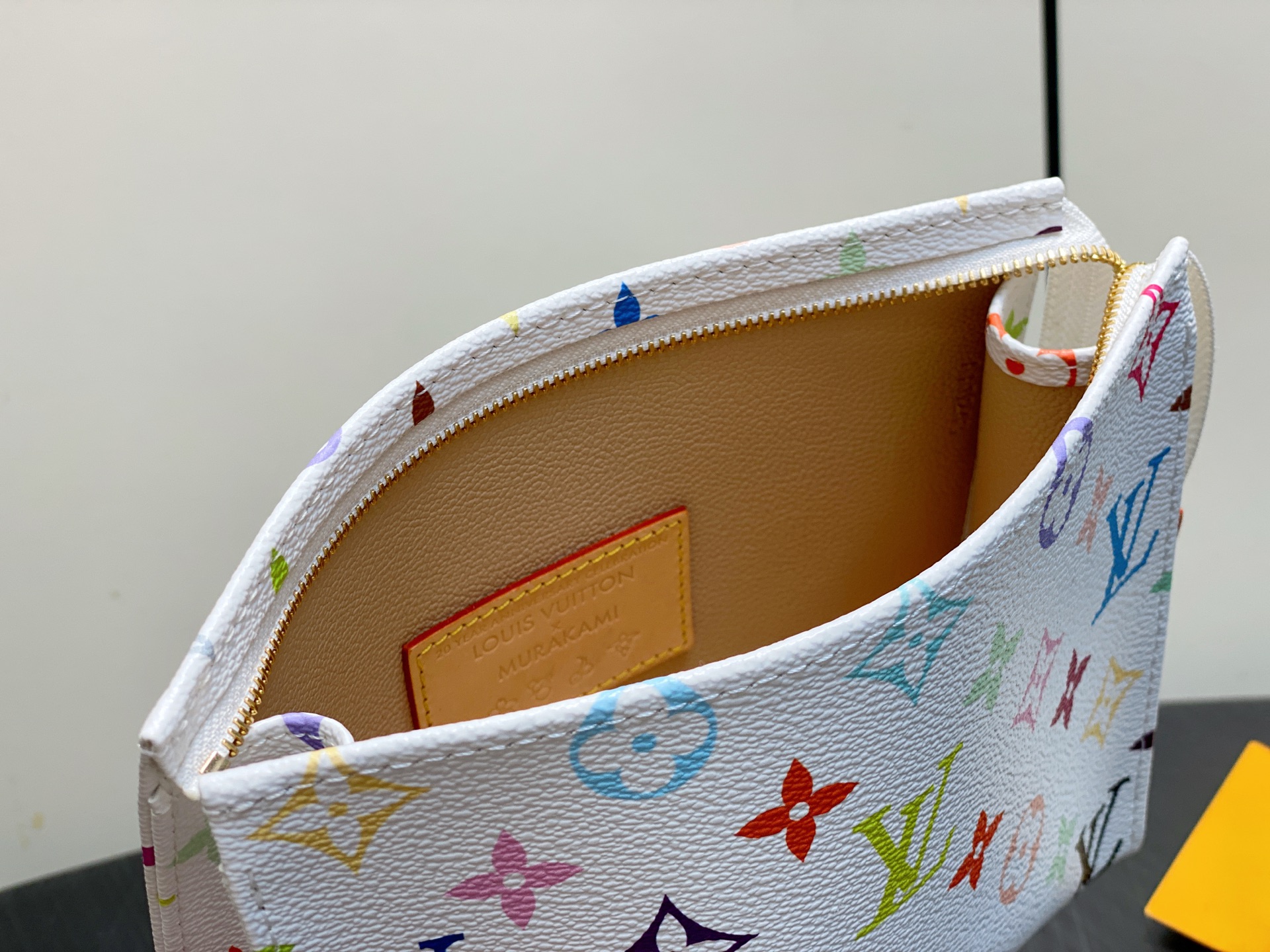 LV Style White Leather Travel Bag Bags Travel Bag detail image 9 from source 759903