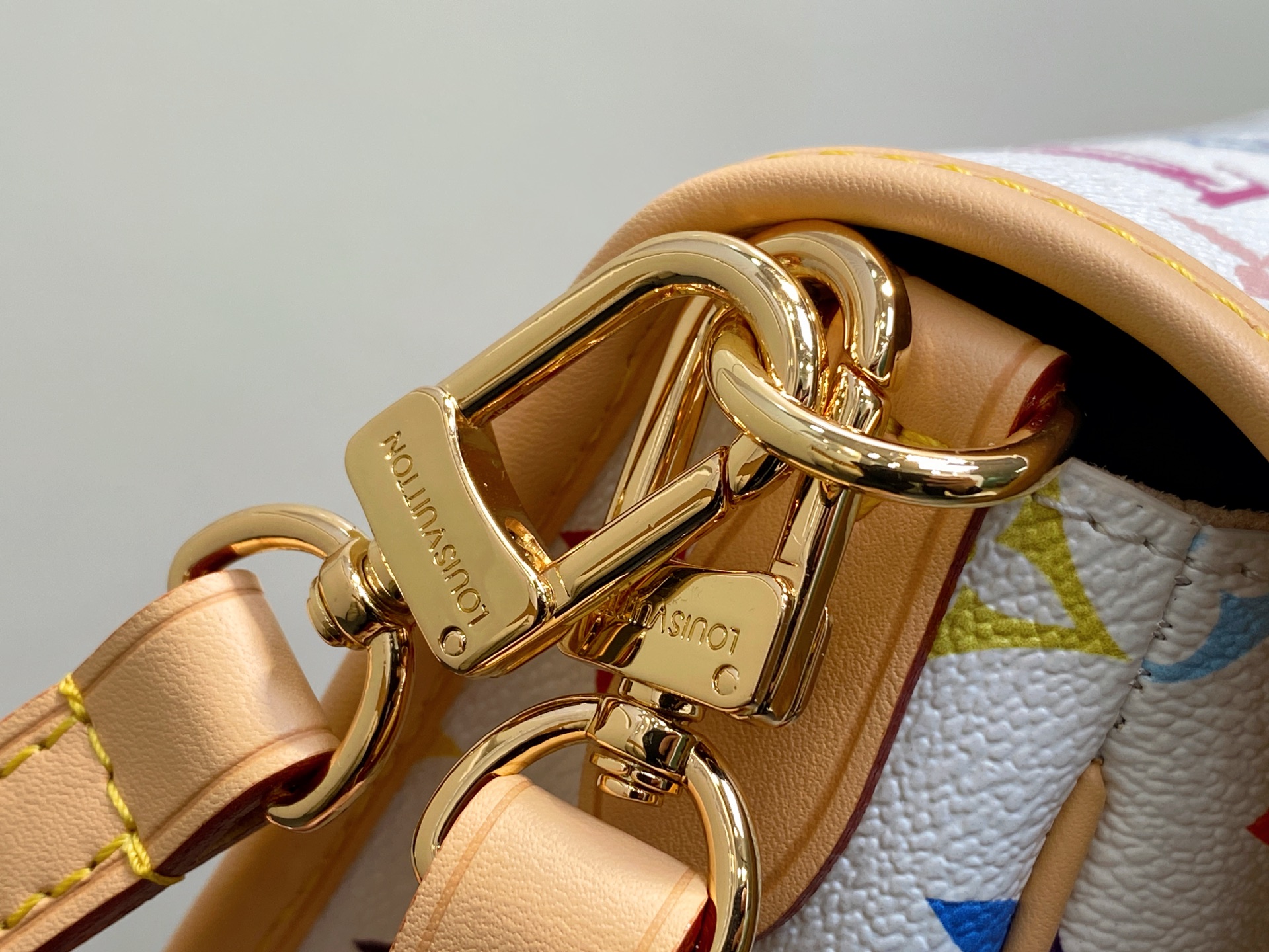 LV Style White Leather Top Handle Bag style reference detail image 8 from source 759902