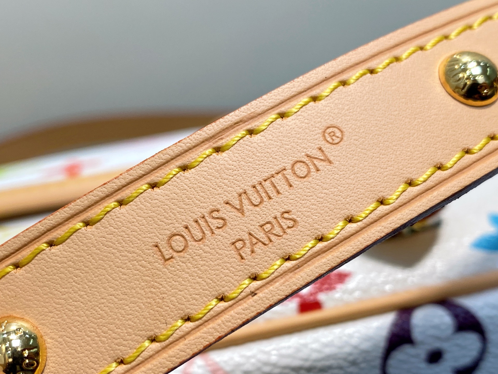 LV Style White Leather Top Handle Bag style reference detail image 5 from source 759902