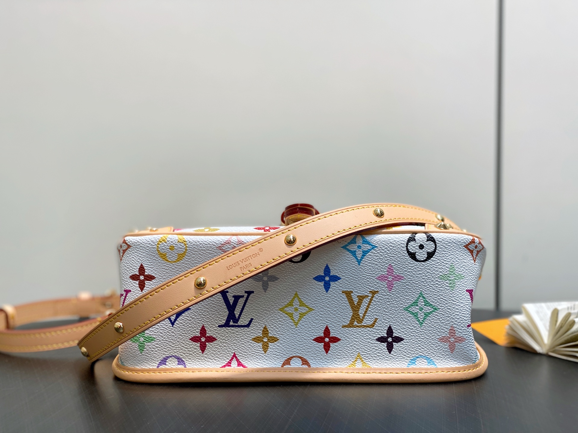 LV Style White Leather Top Handle Bag style reference detail image 4 from source 759902