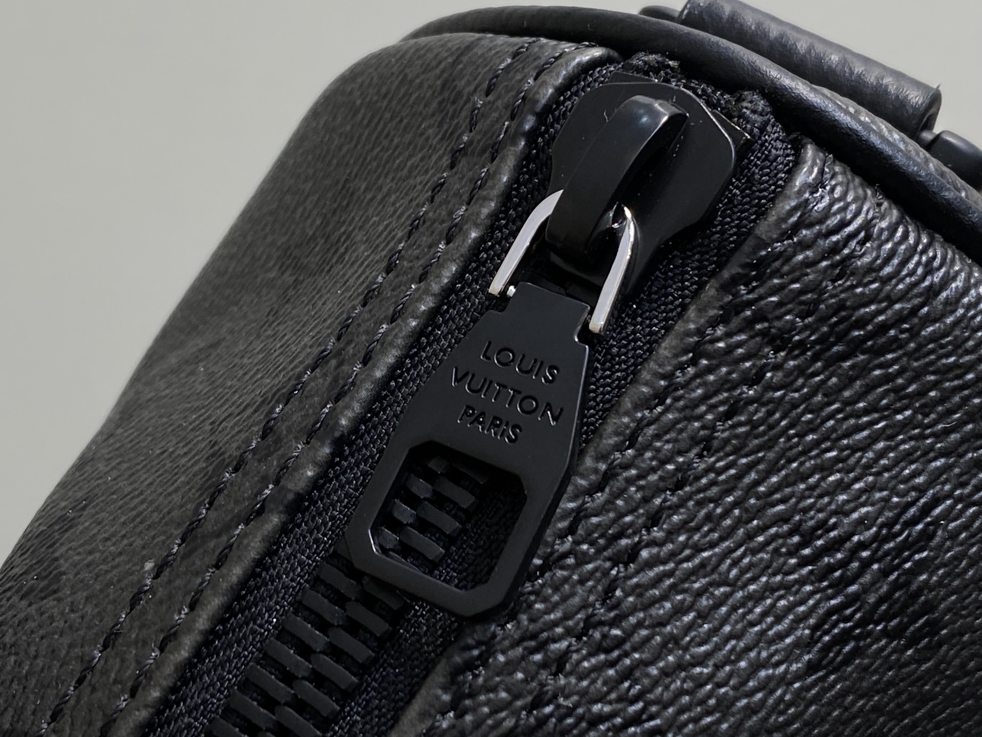 LV Style Black Leather Travel Bag style reference detail image 7 from source 760032