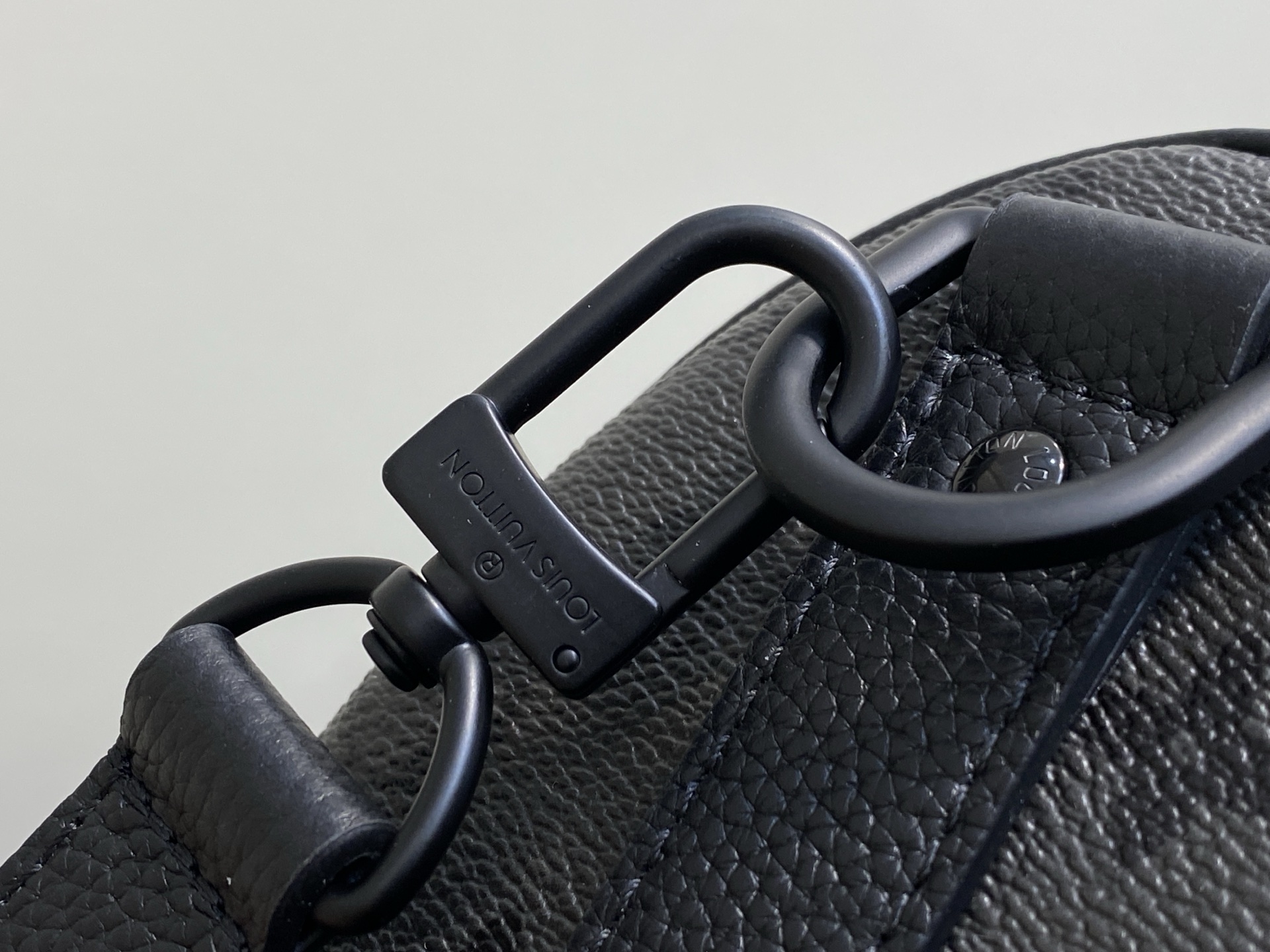 LV Style Black Leather Travel Bag style reference detail image 5 from source 760032