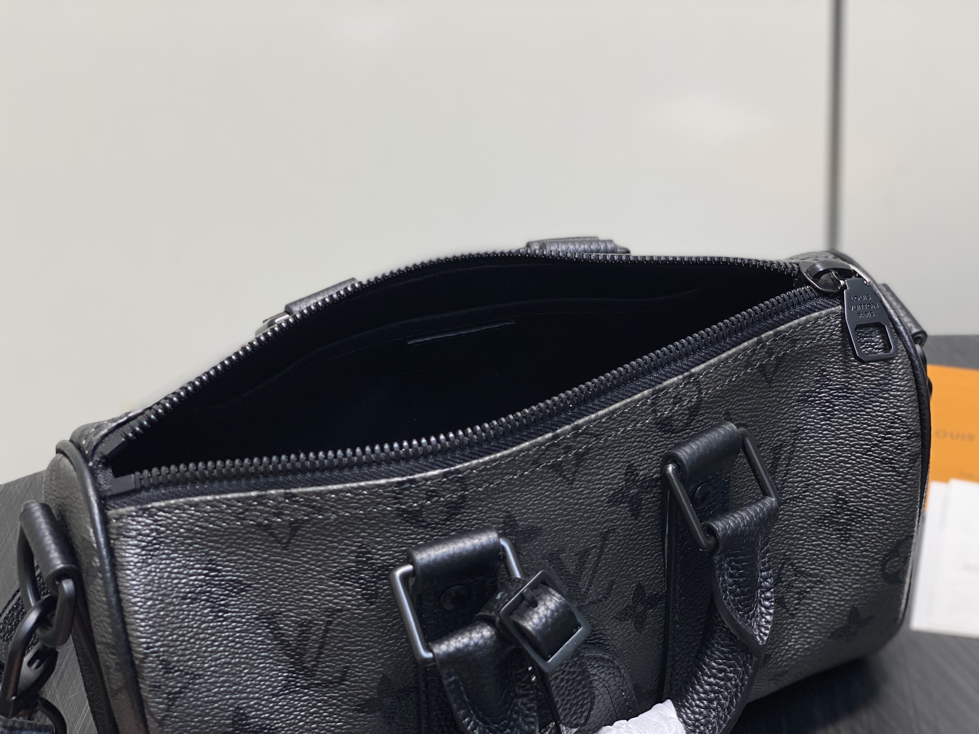 LV Style Black Leather Travel Bag style reference detail image 8 from source 760032