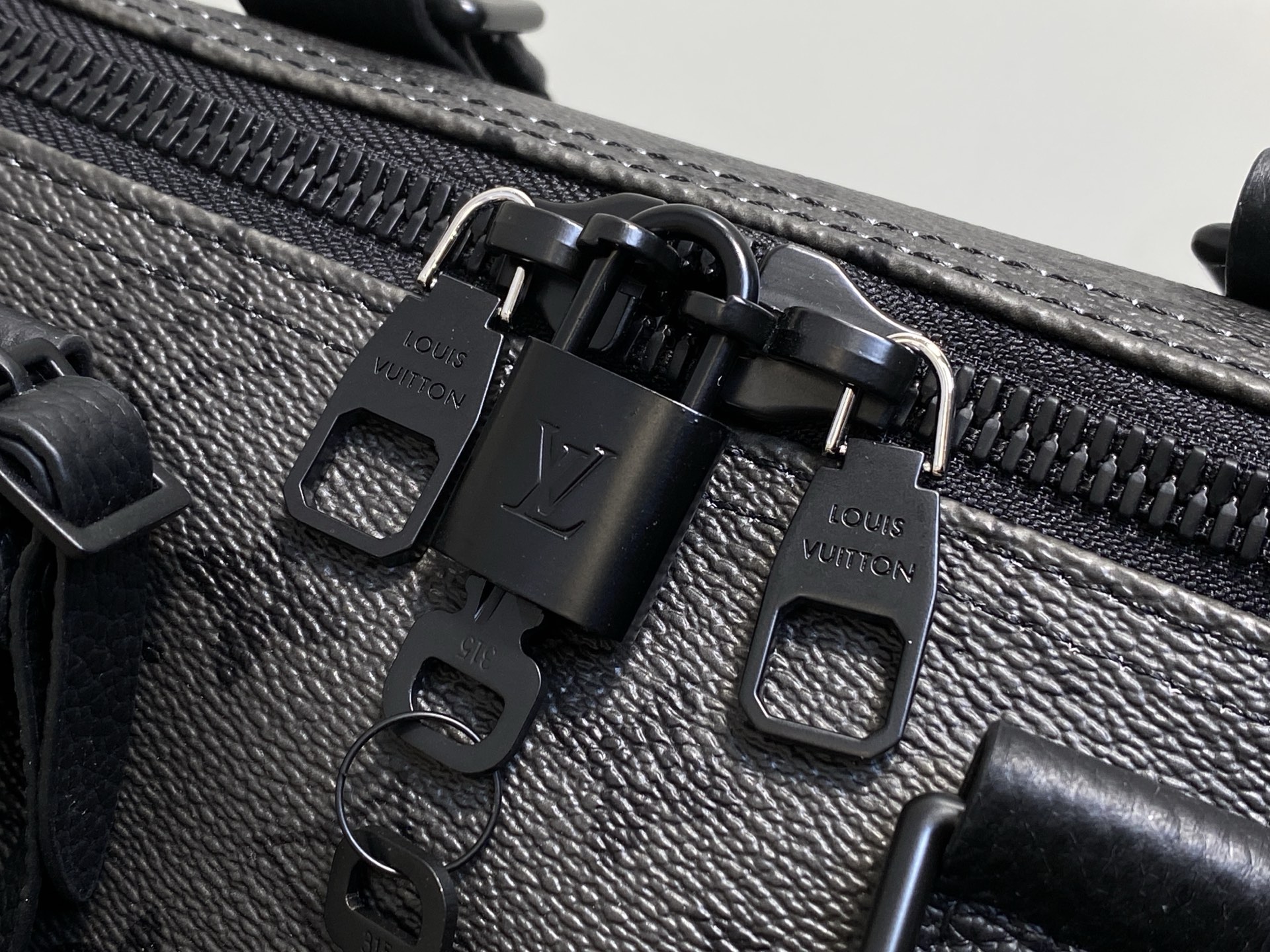 Louis Vuitton Keepall Bandouliere 45 Monogram Midnight 45cm travel