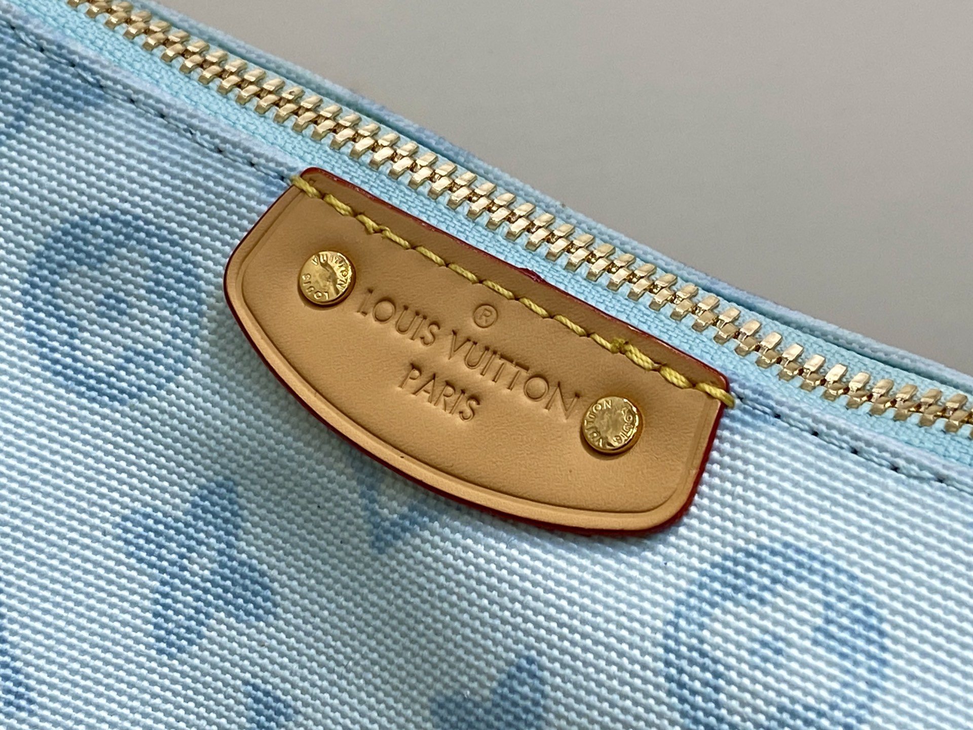 LV Style Beige Leather Clutch Bags detail image 6 from source 760056