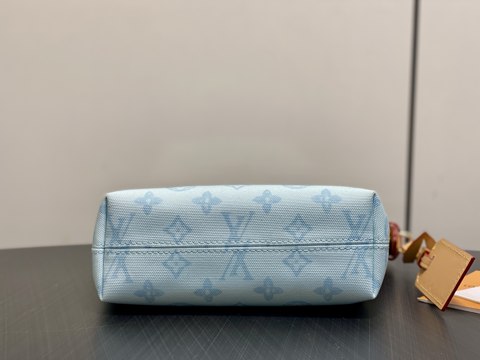 LV Style Beige Leather Clutch Bags detail image 4 from source 760056