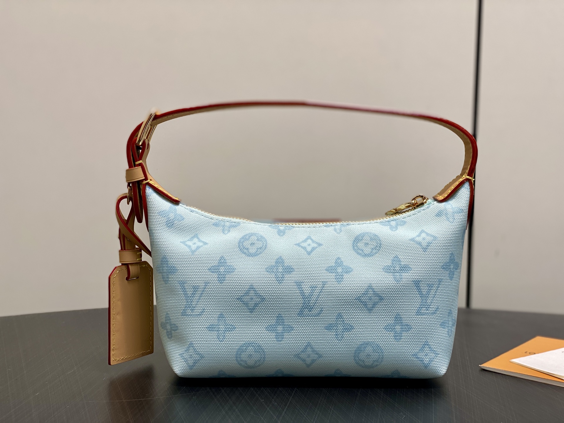 LV Style Beige Leather Clutch Bags detail image 2 from source 760056
