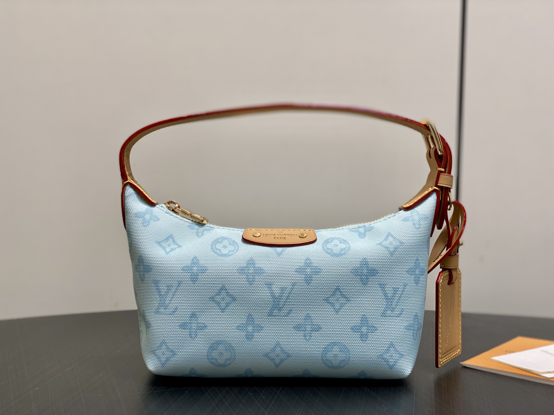 LV Style Beige Leather Clutch Bags detail image 1 from source 760056