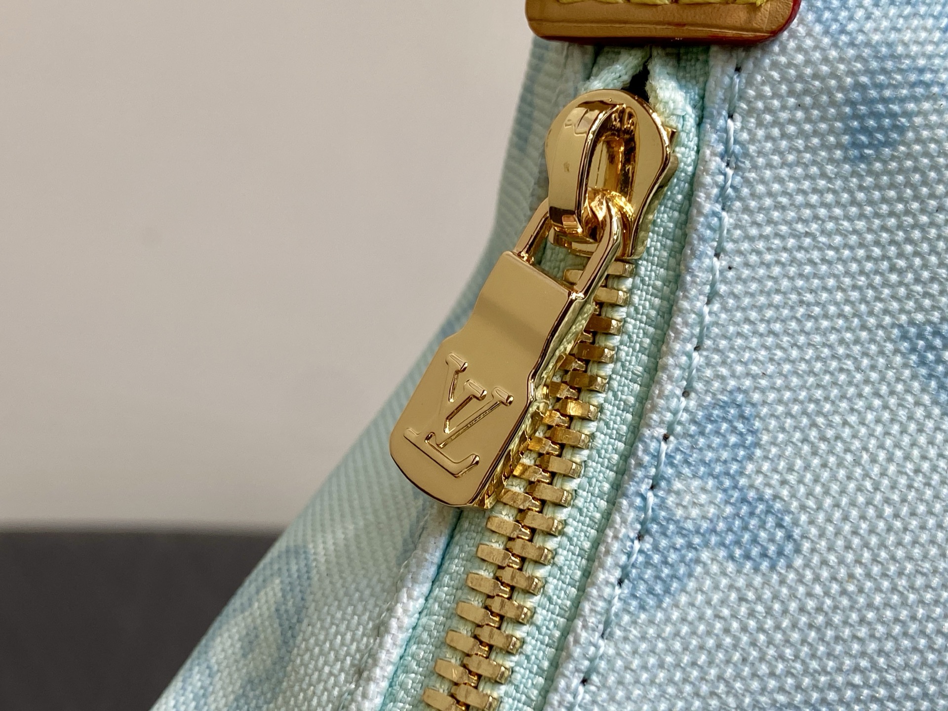 LV Style Beige Leather Clutch Bags detail image 7 from source 760056