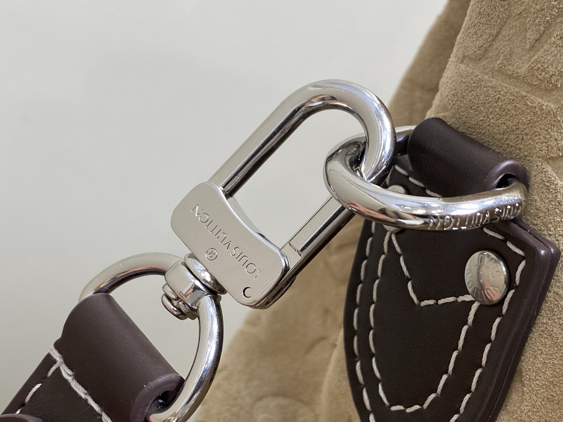 Louis Vuitton M26019 42 x 17 x 40 everyday