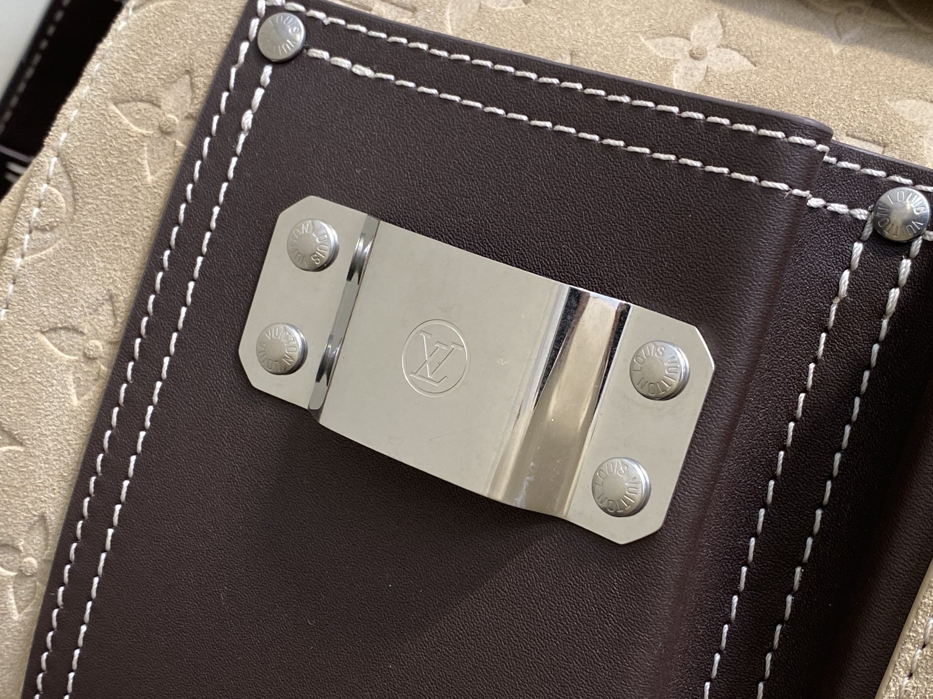 Louis Vuitton M26019 42 x 17 x 40 everyday