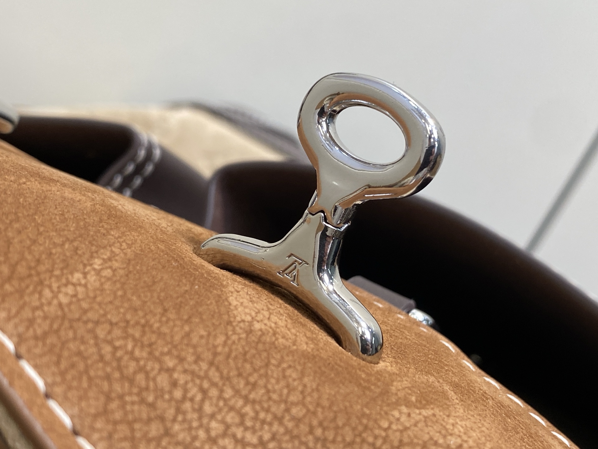 Louis Vuitton M26019 42 x 17 x 40 everyday