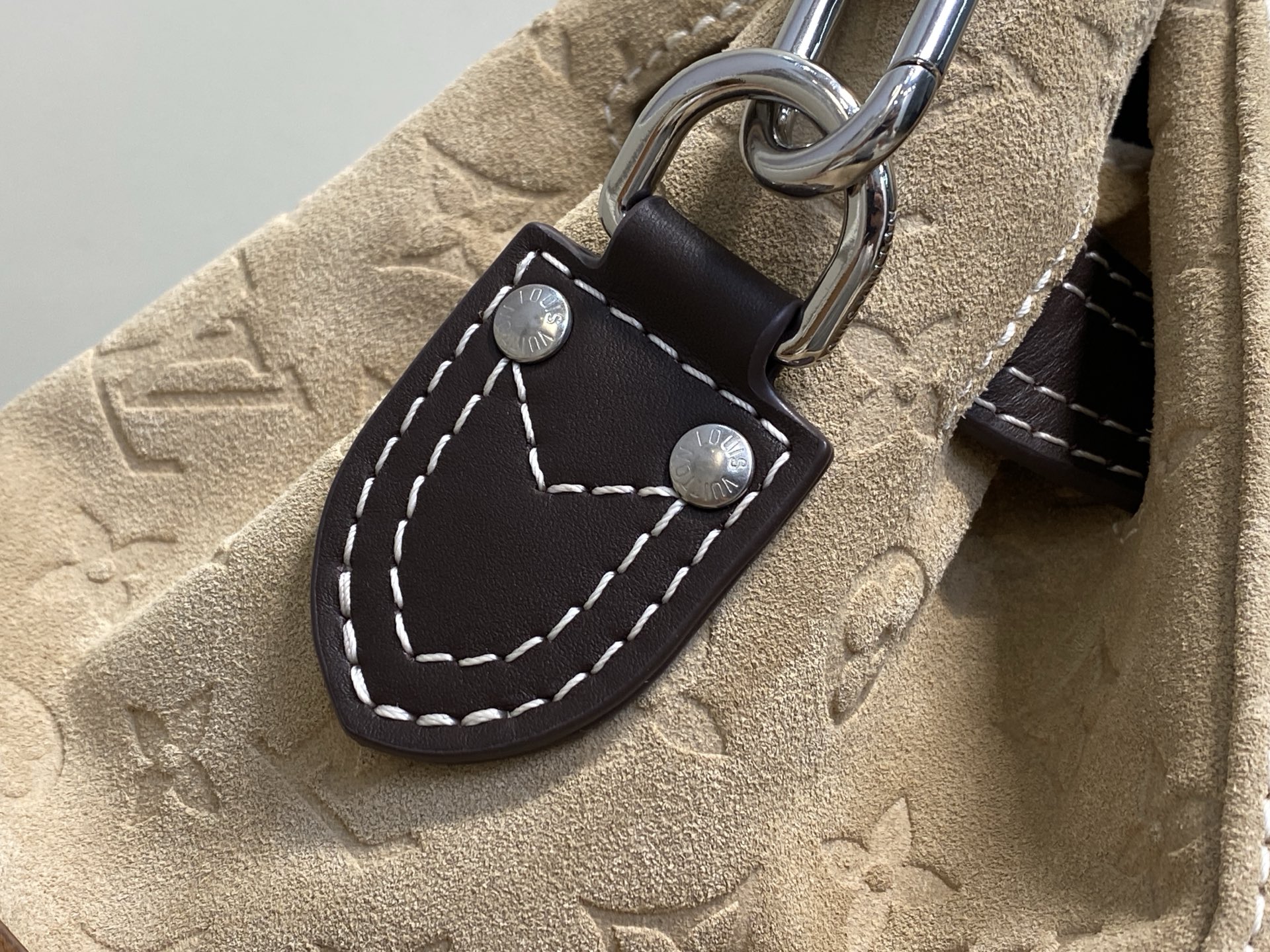 Louis Vuitton M26019 42 x 17 x 40 everyday