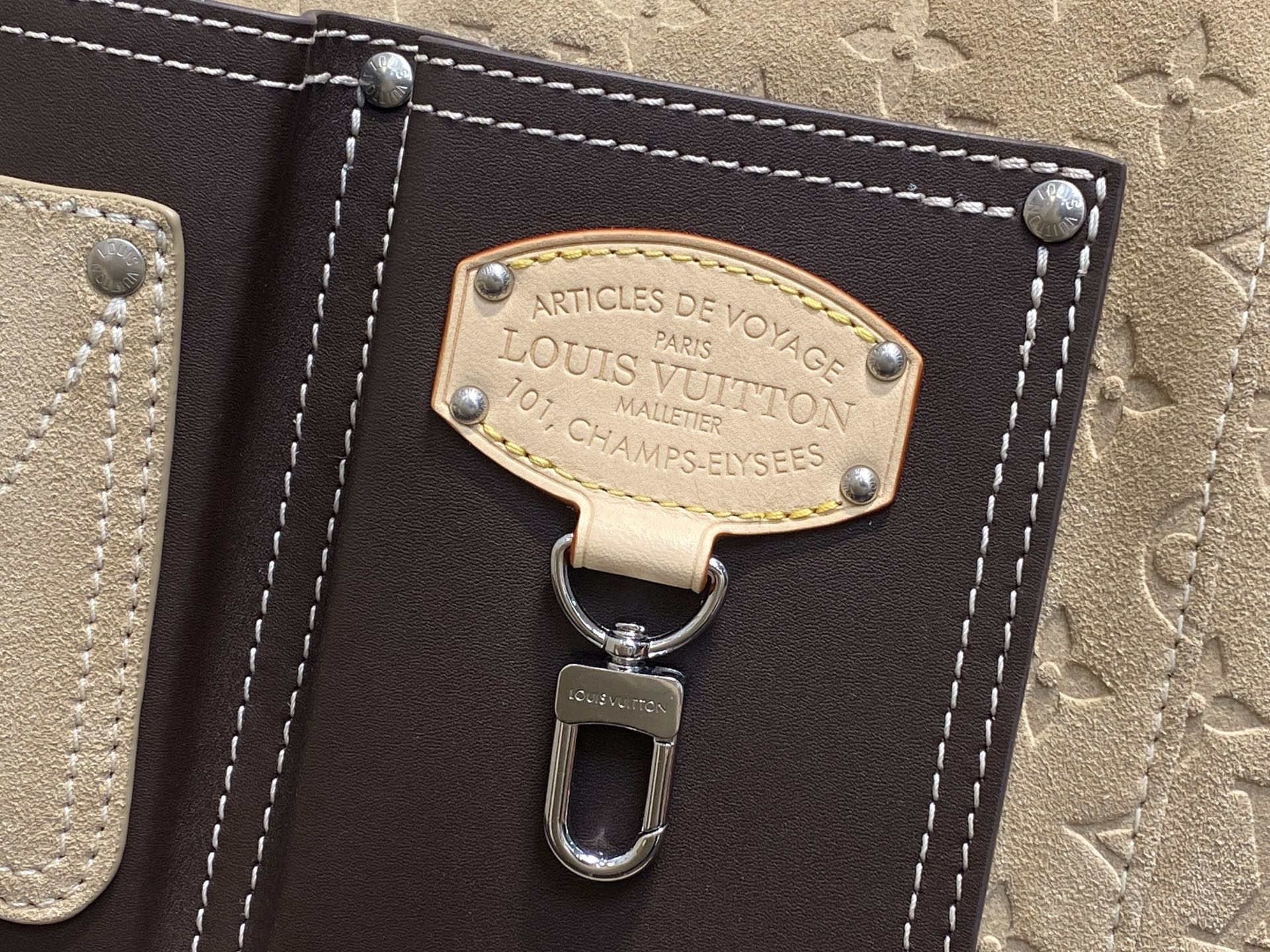 Louis Vuitton M26019 42 x 17 x 40 everyday