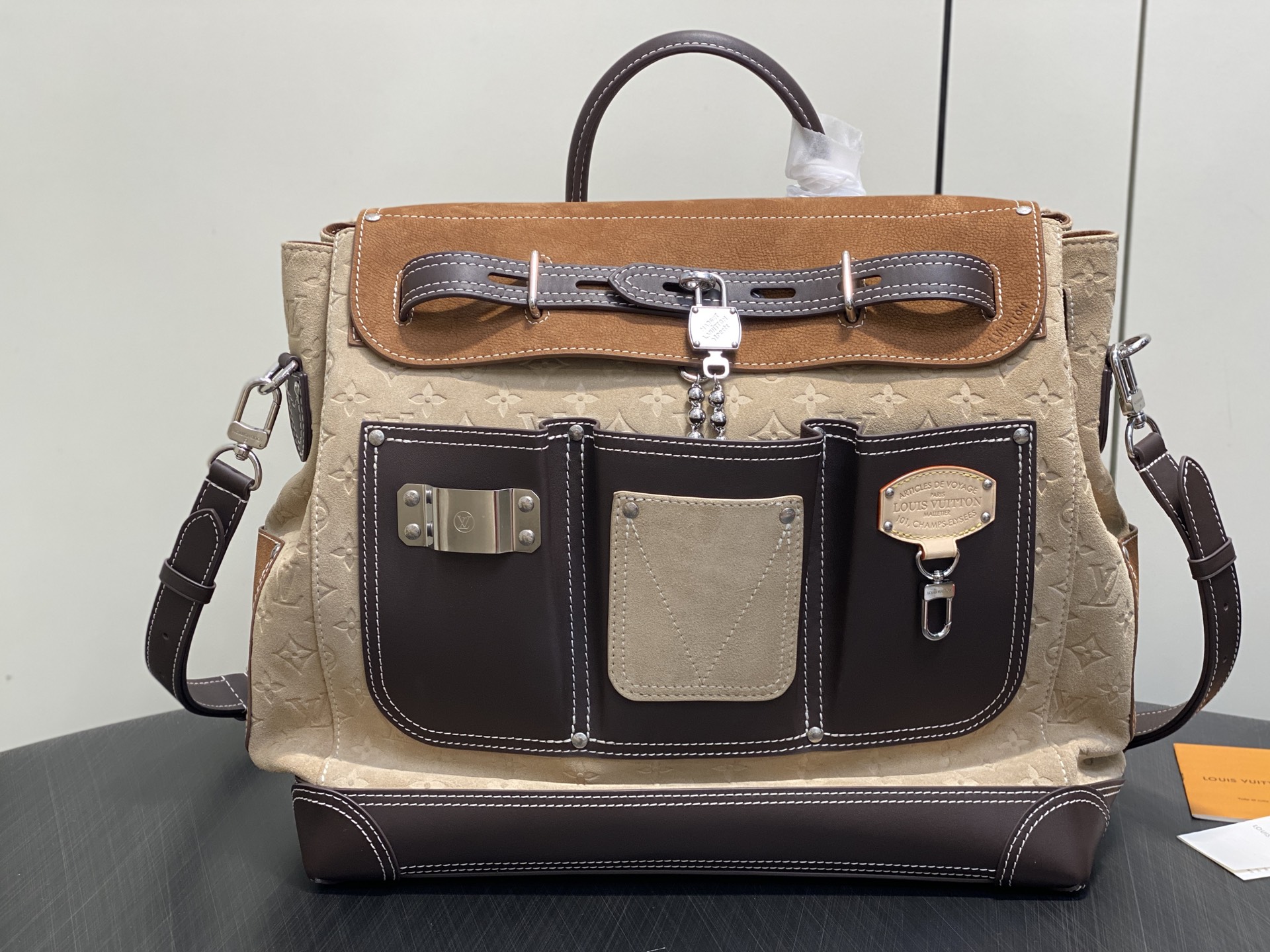 Louis Vuitton M26019 42 x 17 x 40 everyday