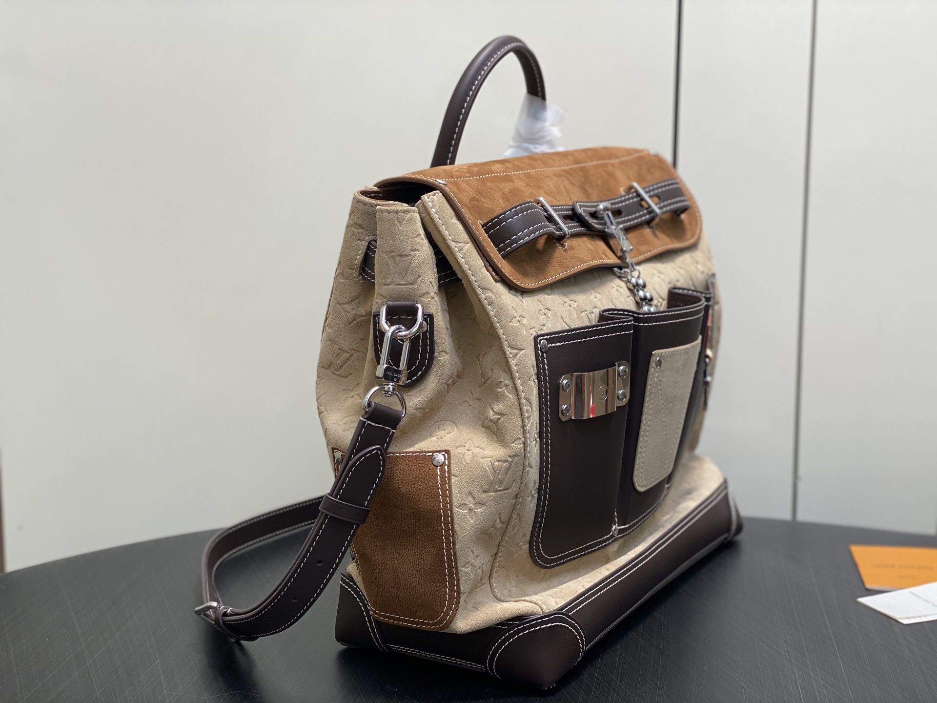 Louis Vuitton M26019 42 x 17 x 40 everyday