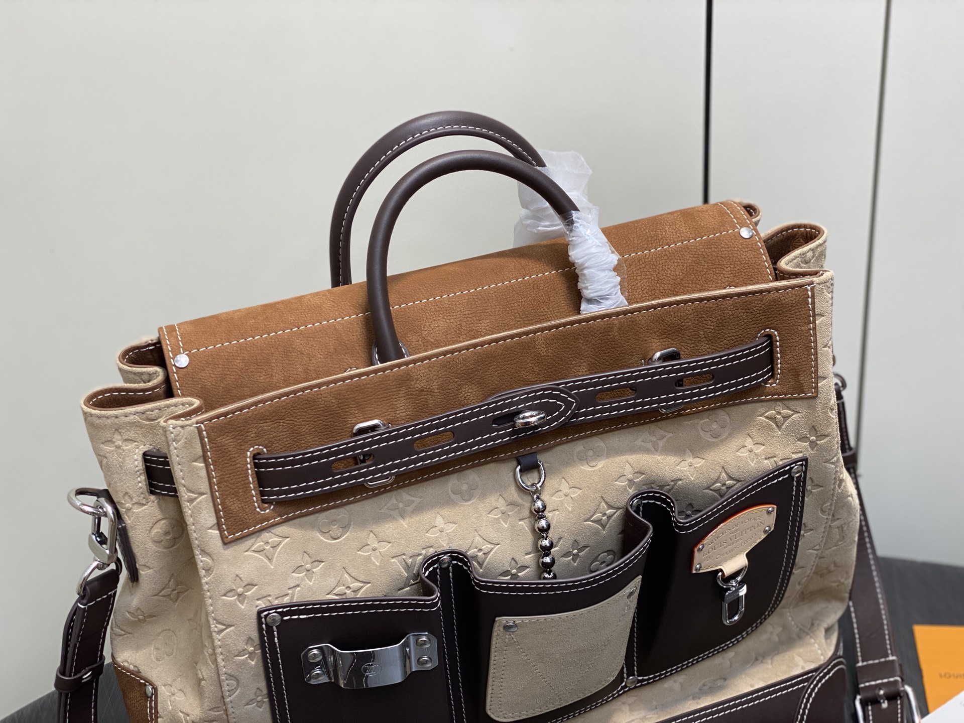 Louis Vuitton M26019 42 x 17 x 40 everyday