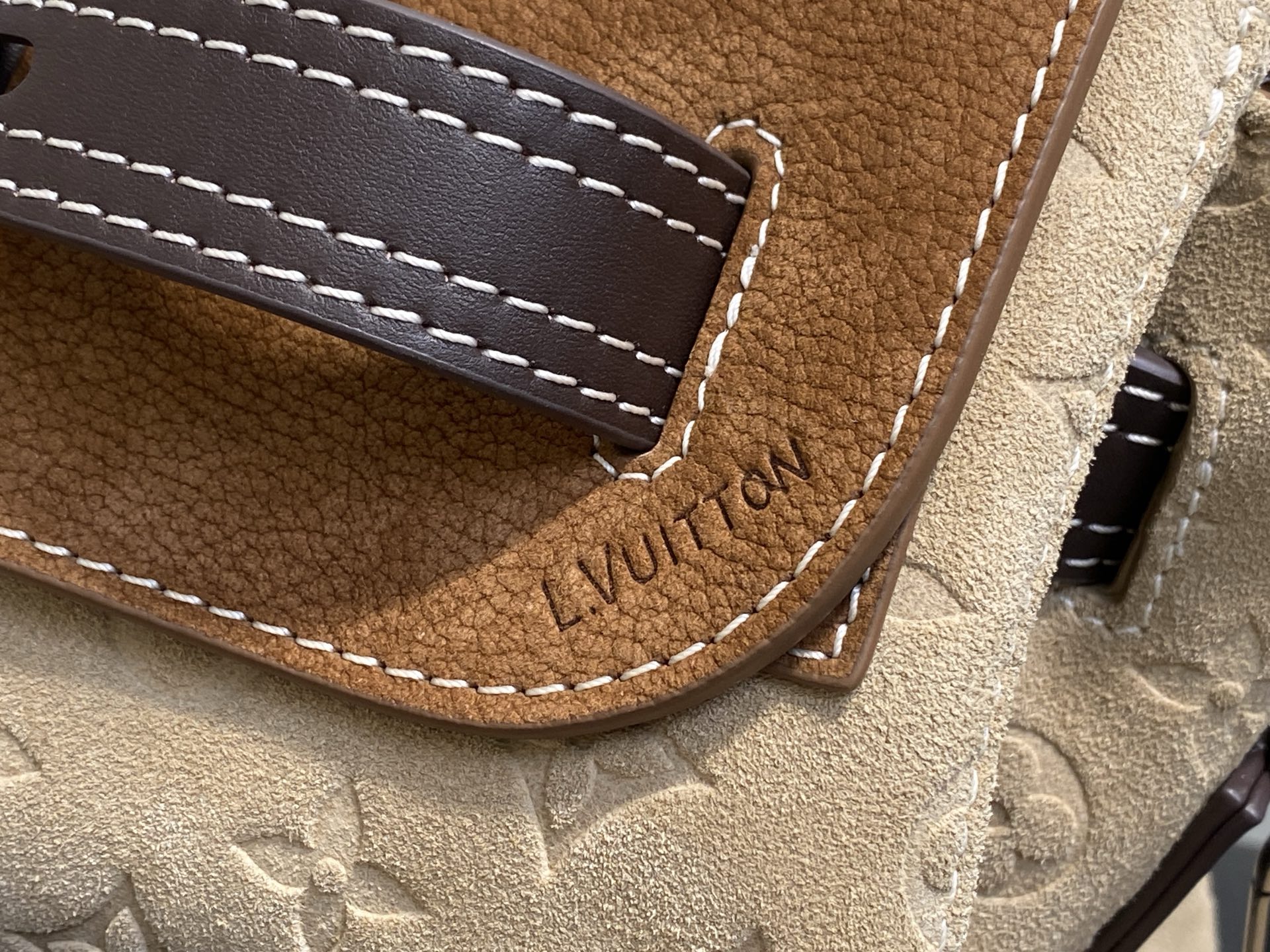 Louis Vuitton M26019 42 x 17 x 40 everyday