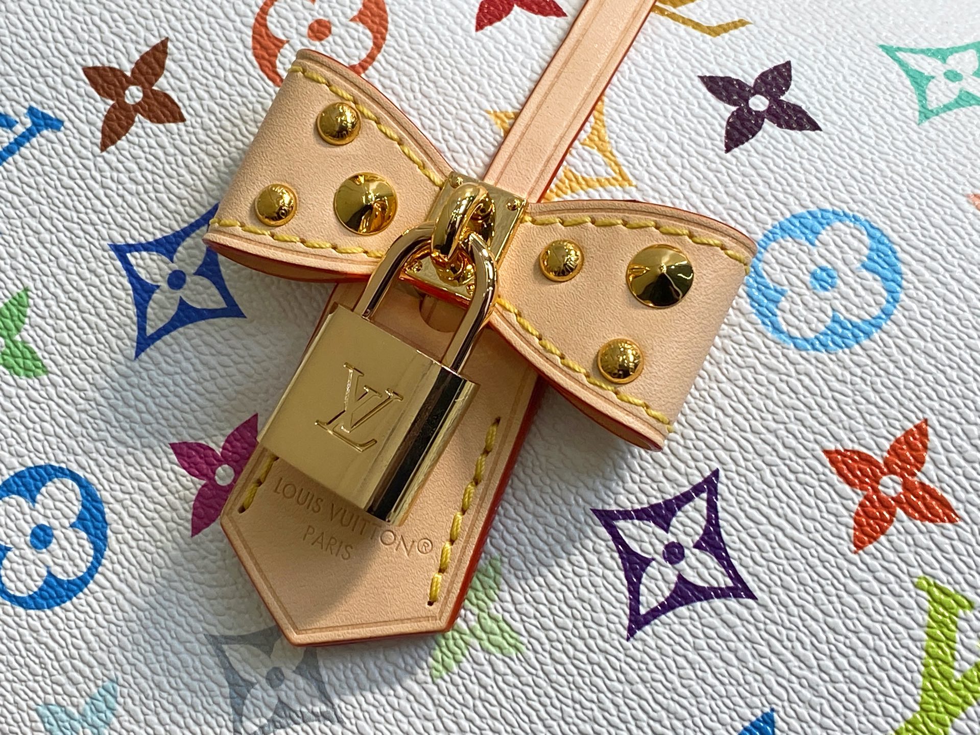 LV Style White Leather Top Handle Bag style reference detail image 5 from source 765168