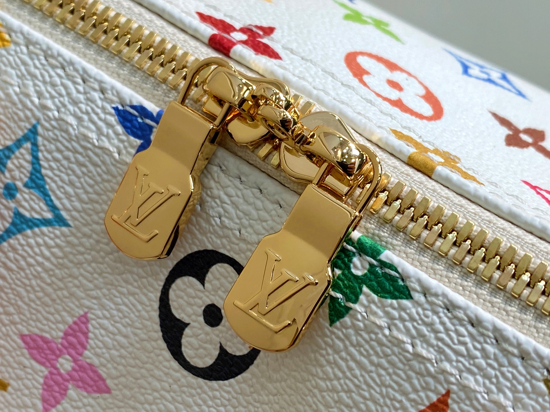 LV Style White Leather Top Handle Bag style reference detail image 6 from source 765168