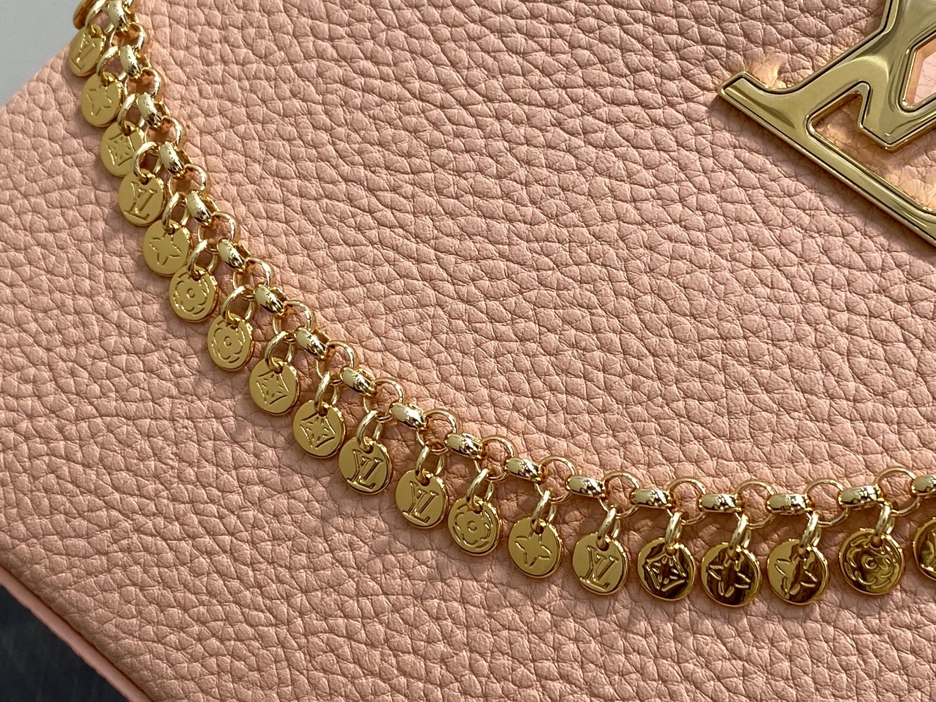 Louis Vuitton M28197 Pink BB crossbody everyday