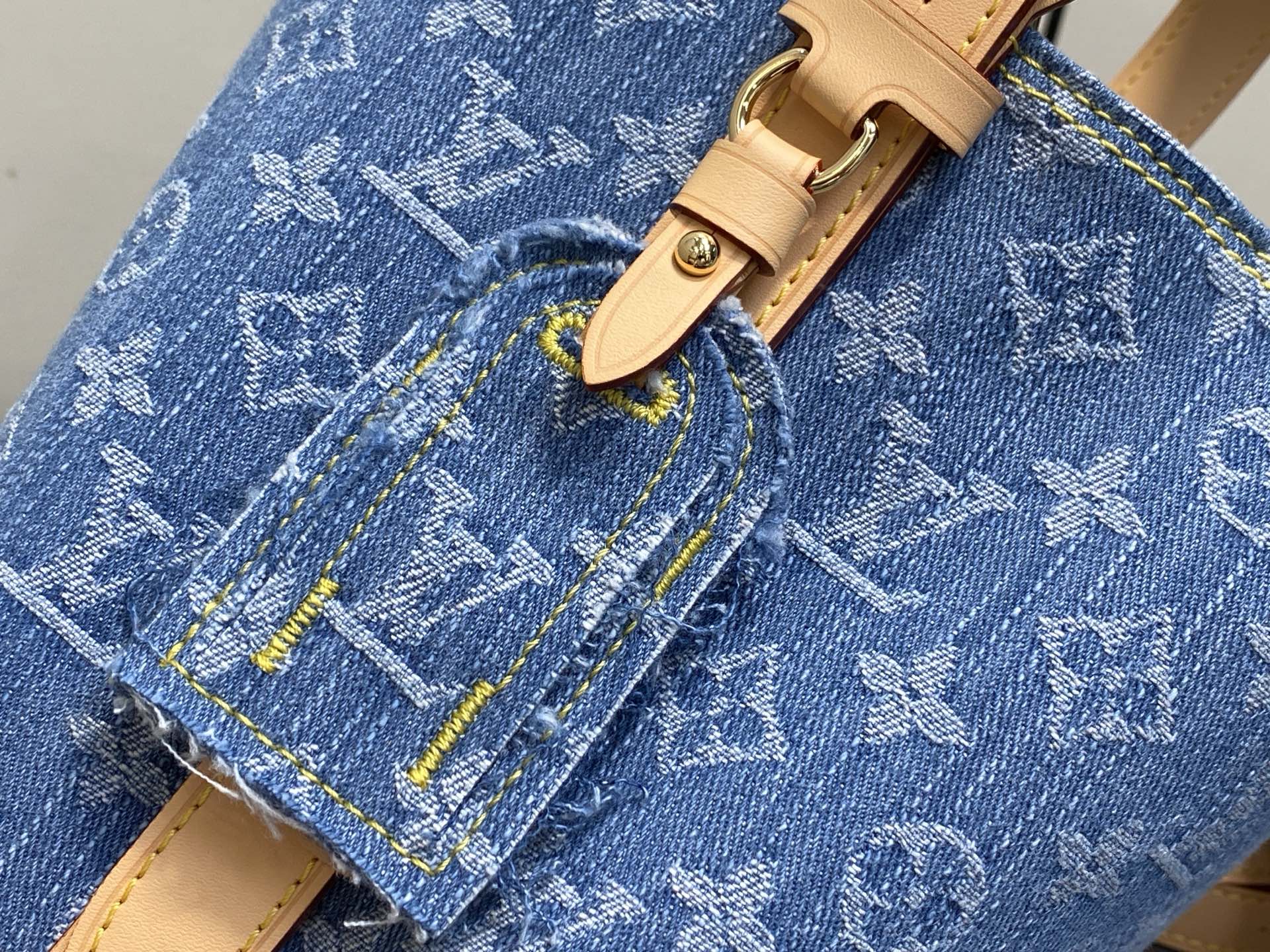 Louis Vuitton M28107 16 x 18 x 12 everyday