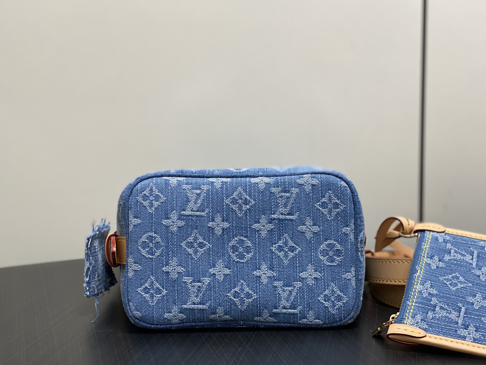 Louis Vuitton M28107 16 x 18 x 12 everyday