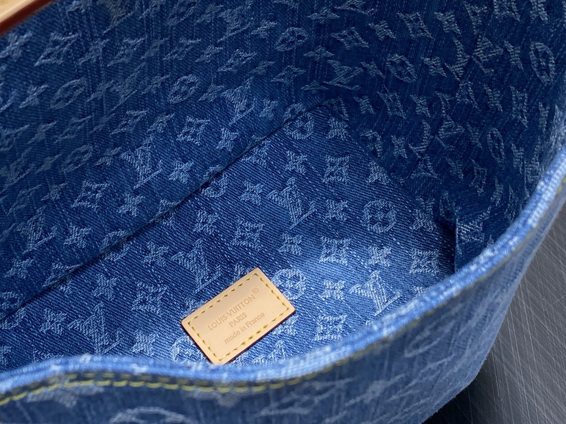 Louis Vuitton M28107 16 x 18 x 12 everyday