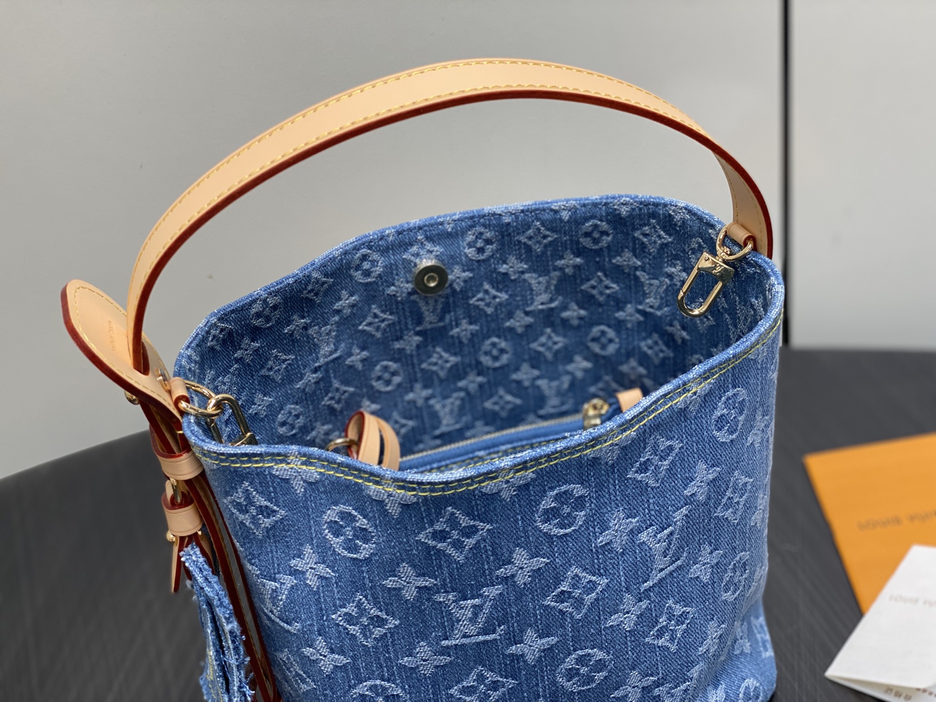 Louis Vuitton M28107 16 x 18 x 12 everyday