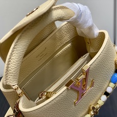【顶级原单】M29443小鸡黄 全皮链条cap那英款 当季新款 CAPUCINES EAST WEST 迷你手袋 本款 【顶级原单】M29443小鸡黄 全皮链条cap那英款 当季新款 CAPUCINES EAST WEST 迷你手袋 本款