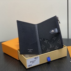 【顶级原单】M29550黑花 护照夹护照套 当季新款 按扣护照套 本款护照套可通过按扣开启,结合 Monogram 帆布 【顶级原单】M29550黑花 护照夹护照套 当季新款 按扣护照套 本款护照套可通过按扣开启,结合 Monogram 帆布