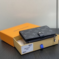 【顶级原单】M29550黑花 护照夹护照套 当季新款 按扣护照套 本款护照套可通过按扣开启,结合 Monogram 帆布 【顶级原单】M29550黑花 护照夹护照套 当季新款 按扣护照套 本款护照套可通过按扣开启,结合 Monogram 帆布