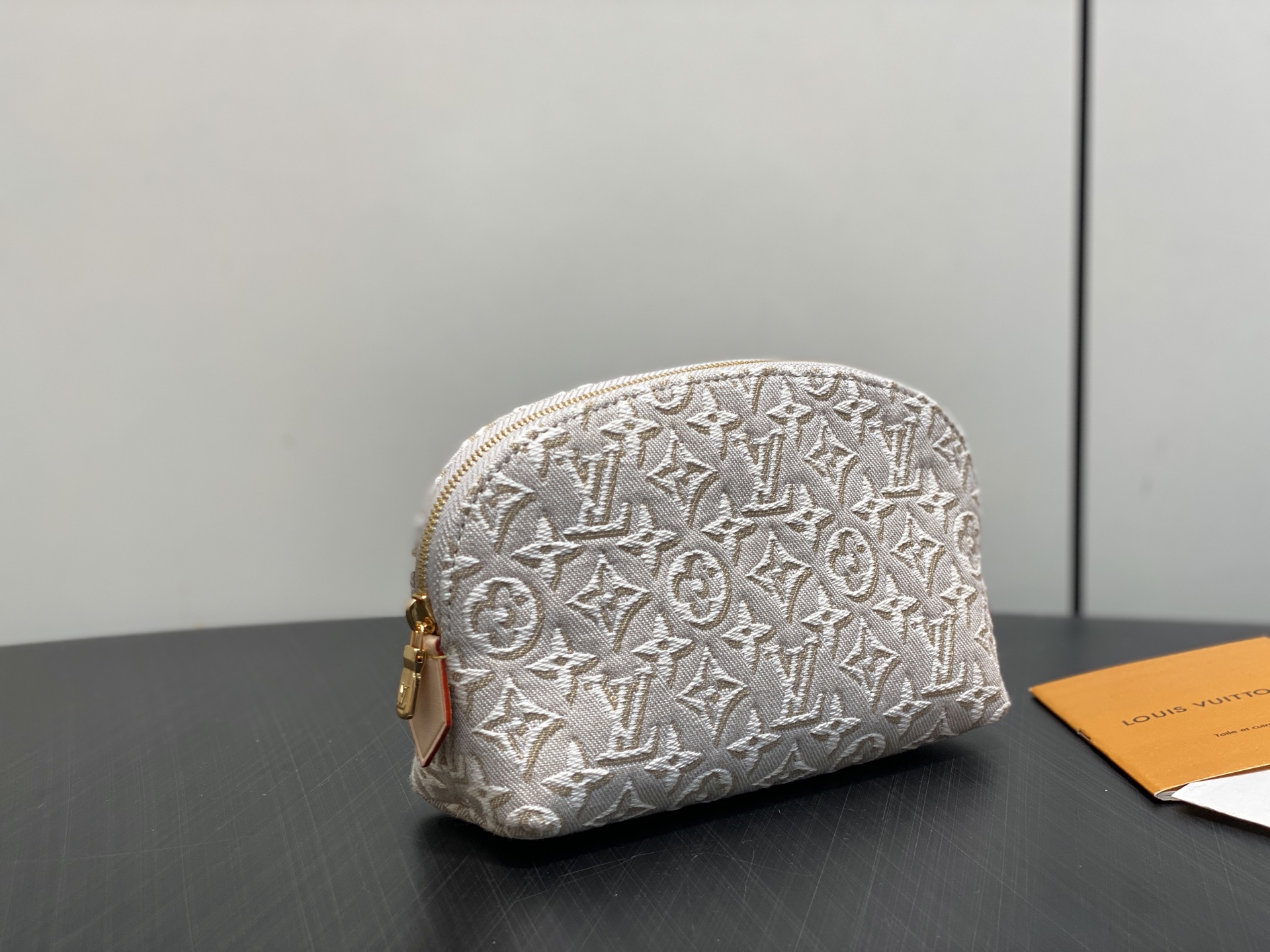 【顶级原单】M2A320白色提花 牛仔小号化妆包 POCHETTE COSMÉTIQUE 小号化妆包 M2A320 白色 【顶级原单】M2A320白色提花 牛仔小号化妆包 POCHETTE COSMÉTIQUE 小号化妆包 M2A320 白色