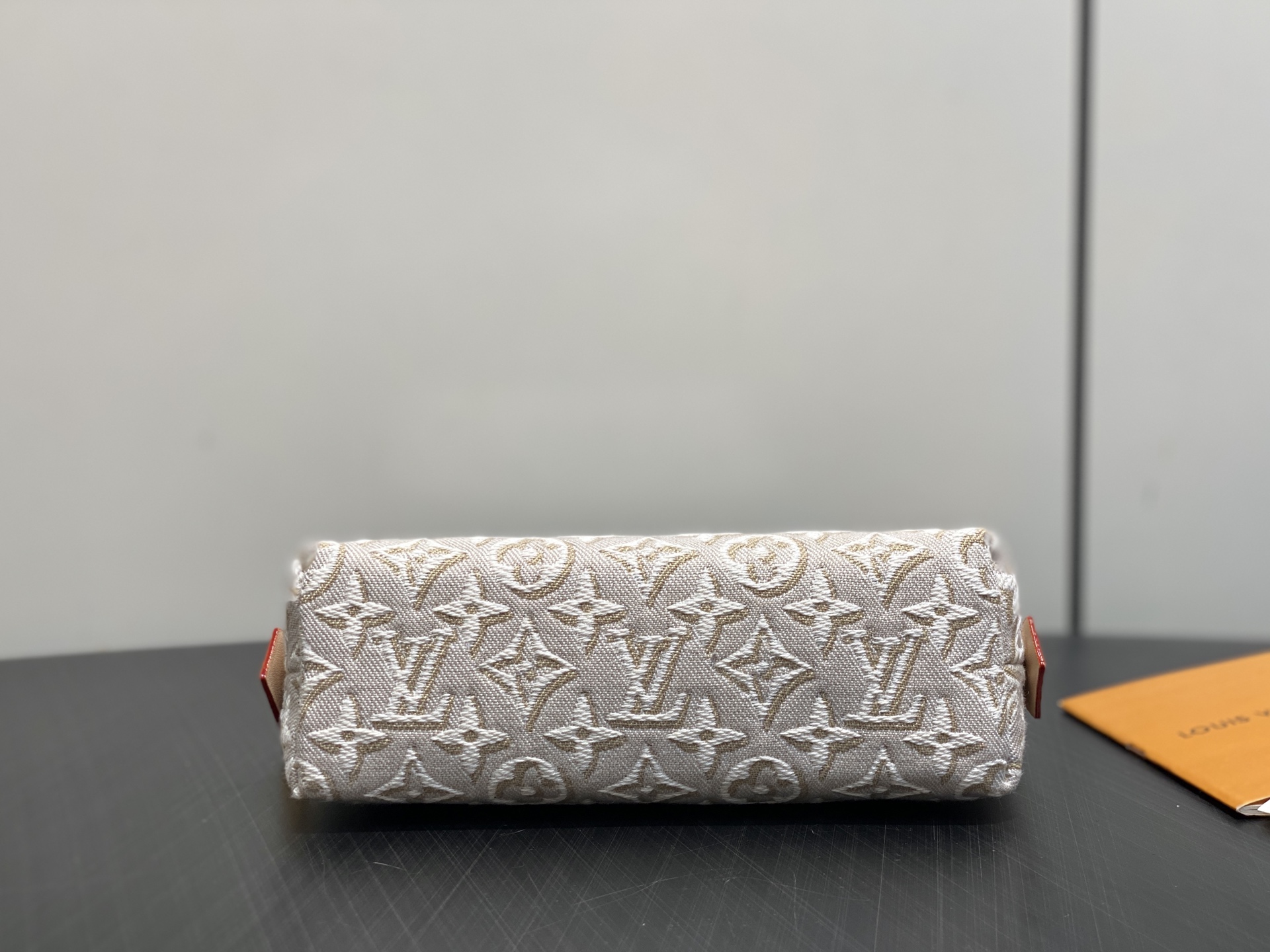【顶级原单】M2A320白色提花 牛仔小号化妆包 POCHETTE COSMÉTIQUE 小号化妆包 M2A320 白色 【顶级原单】M2A320白色提花 牛仔小号化妆包 POCHETTE COSMÉTIQUE 小号化妆包 M2A320 白色