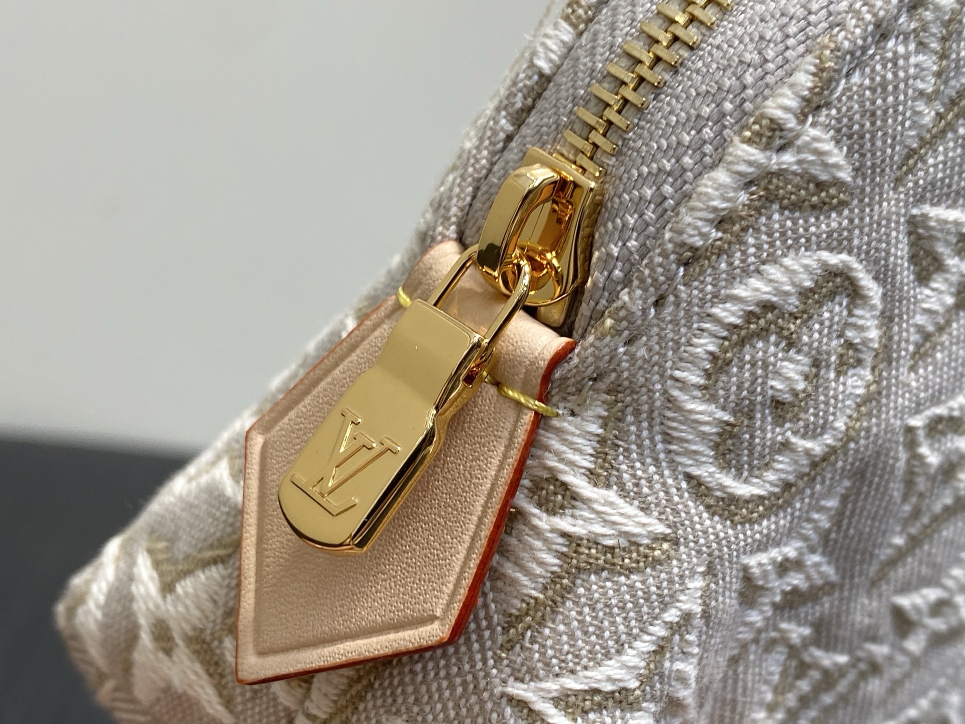 【顶级原单】M2A320白色提花 牛仔小号化妆包 POCHETTE COSMÉTIQUE 小号化妆包 M2A320 白色 【顶级原单】M2A320白色提花 牛仔小号化妆包 POCHETTE COSMÉTIQUE 小号化妆包 M2A320 白色