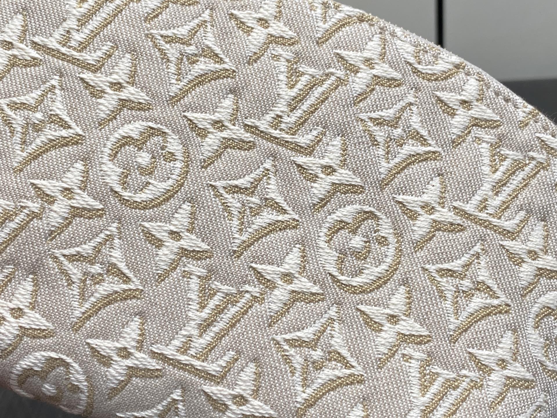 【顶级原单】M2A320白色提花 牛仔小号化妆包 POCHETTE COSMÉTIQUE 小号化妆包 M2A320 白色 【顶级原单】M2A320白色提花 牛仔小号化妆包 POCHETTE COSMÉTIQUE 小号化妆包 M2A320 白色