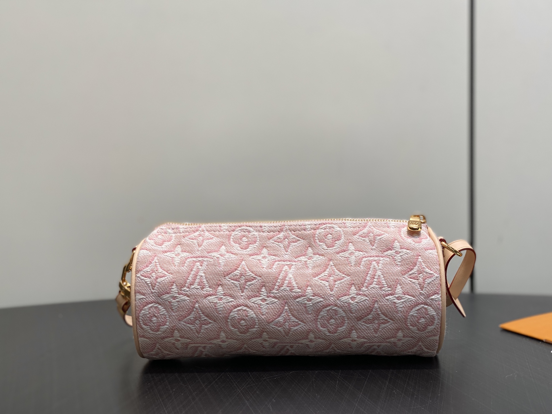 【顶级原单】M29881粉色提花 丹宁牛仔圆筒包腋下包 POCHETTE PAPILLON 手袋 本款 Pochette 【顶级原单】M29881粉色提花 丹宁牛仔圆筒包腋下包 POCHETTE PAPILLON 手袋 本款 Pochette