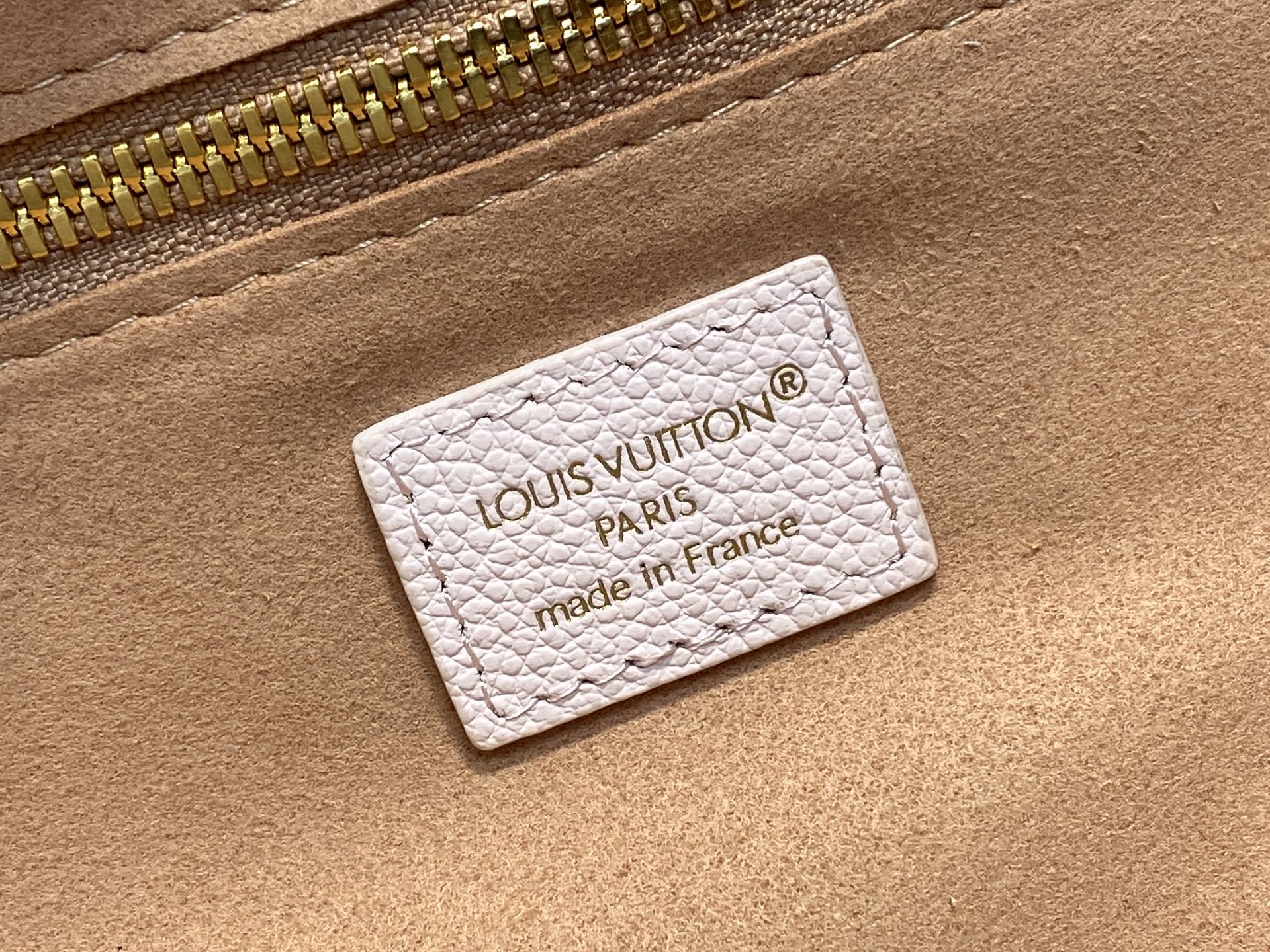 【顶级原单】M28527粉色刺绣 全皮购物袋  Neverfull 中号手袋 本款以路易威登 Monogram Empr