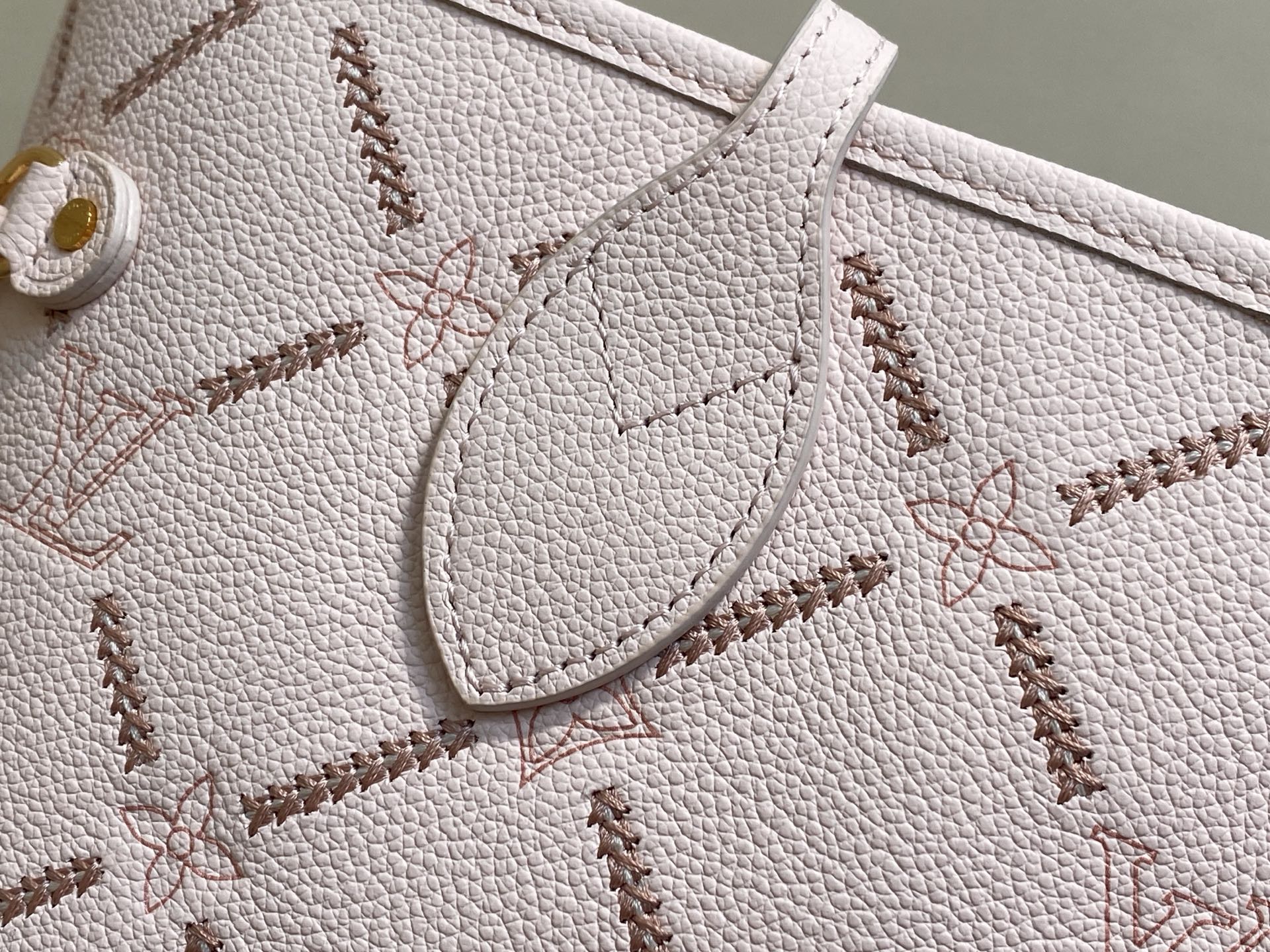 【顶级原单】M28527粉色刺绣 全皮购物袋  Neverfull 中号手袋 本款以路易威登 Monogram Empr