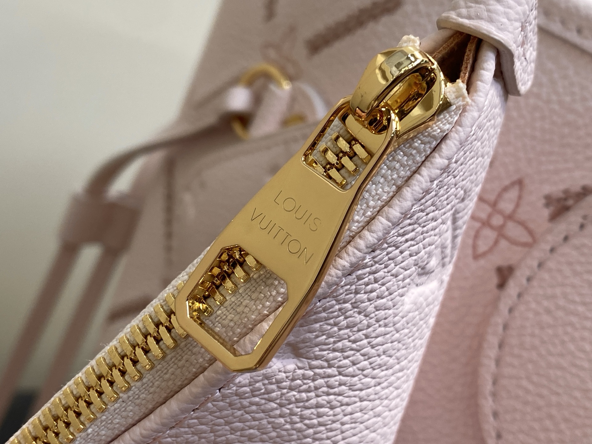 【顶级原单】M28527粉色刺绣 全皮购物袋  Neverfull 中号手袋 本款以路易威登 Monogram Empr