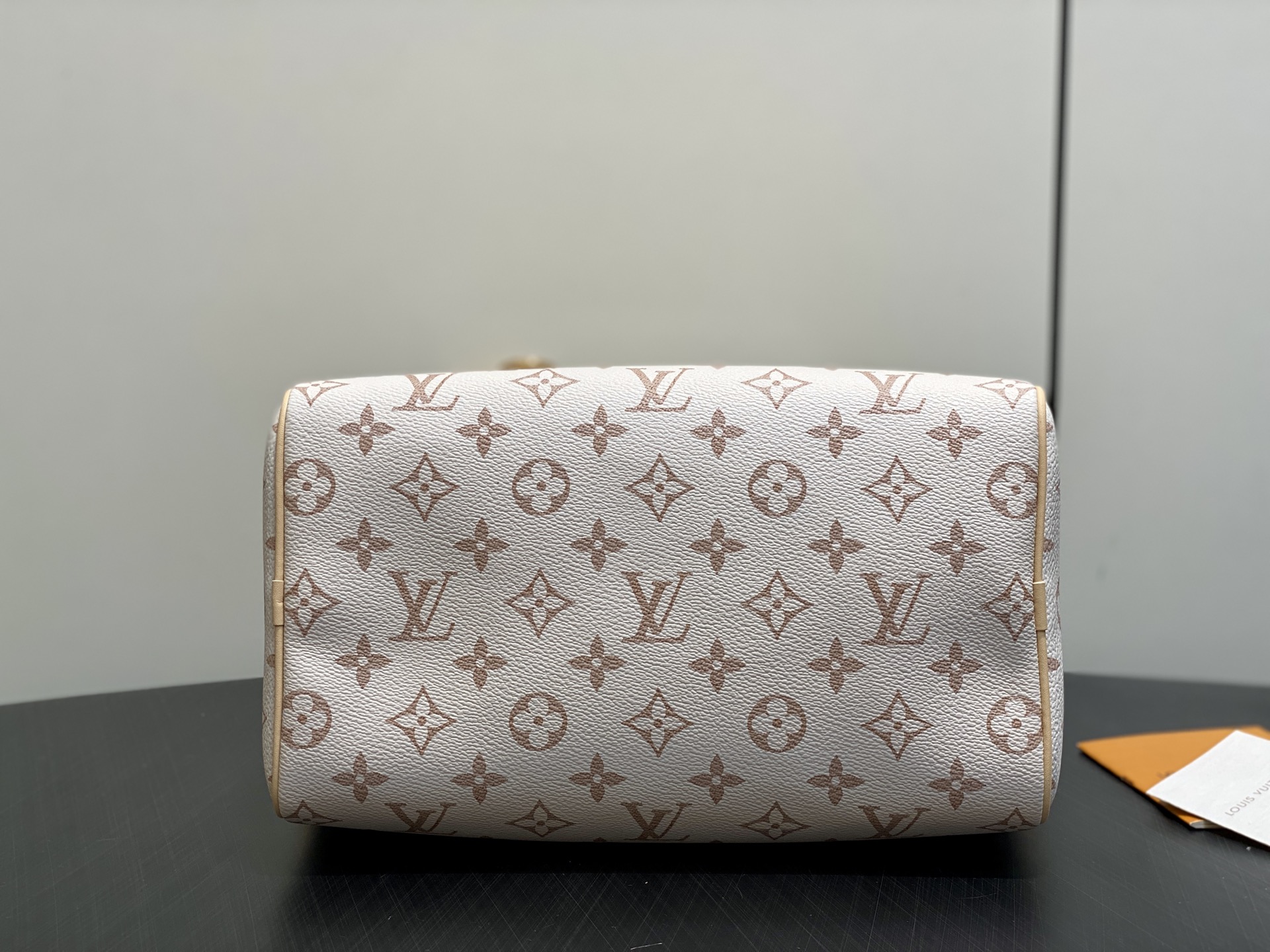 【顶级原单】M2A038沙丘色 白花拼色speedy枕头包 SPEEDY BANDOULIÈRE 25 手袋 LV Cr 【顶级原单】M2A038沙丘色 白花拼色speedy枕头包 SPEEDY BANDOULIÈRE 25 手袋 LV Cr