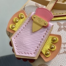【顶级原单】M29781沙丘色 白花speedy枕头包 Nano Speedy 手袋 LV Crafty 系列焕新推出 【顶级原单】M29781沙丘色 白花speedy枕头包 Nano Speedy 手袋 LV Crafty 系列焕新推出