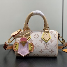【顶级原单】M29781沙丘色 白花speedy枕头包 Nano Speedy 手袋 LV Crafty 系列焕新推出 【顶级原单】M29781沙丘色 白花speedy枕头包 Nano Speedy 手袋 LV Crafty 系列焕新推出