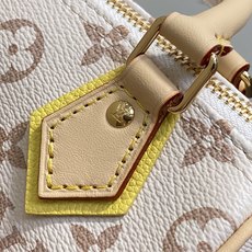 【顶级原单】M29781沙丘色 白花speedy枕头包 Nano Speedy 手袋 LV Crafty 系列焕新推出 【顶级原单】M29781沙丘色 白花speedy枕头包 Nano Speedy 手袋 LV Crafty 系列焕新推出