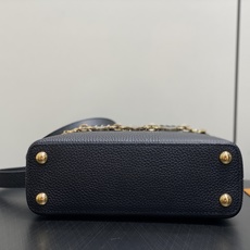 【顶级原单】M29608黑色 链条全皮cap那英款 当季新款 CAPUCINES BB 手袋 本款 Capucines 【顶级原单】M29608黑色 链条全皮cap那英款 当季新款 CAPUCINES BB 手袋 本款 Capucines