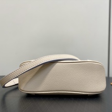 【顶级原单】M29779米白幻彩紫 全皮压花链条牛角包 Nano Boulogne 牛角手袋 Monogram Empr 【顶级原单】M29779米白幻彩紫 全皮压花链条牛角包 Nano Boulogne 牛角手袋 Monogram Empr