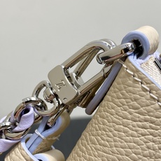 【顶级原单】M29779米白幻彩紫 全皮压花链条牛角包 Nano Boulogne 牛角手袋 Monogram Empr 【顶级原单】M29779米白幻彩紫 全皮压花链条牛角包 Nano Boulogne 牛角手袋 Monogram Empr