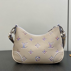 【顶级原单】M29779米白幻彩紫 全皮压花链条牛角包 Nano Boulogne 牛角手袋 Monogram Empr 【顶级原单】M29779米白幻彩紫 全皮压花链条牛角包 Nano Boulogne 牛角手袋 Monogram Empr