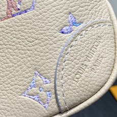 【顶级原单】M29779米白幻彩紫 全皮压花链条牛角包 Nano Boulogne 牛角手袋 Monogram Empr 【顶级原单】M29779米白幻彩紫 全皮压花链条牛角包 Nano Boulogne 牛角手袋 Monogram Empr