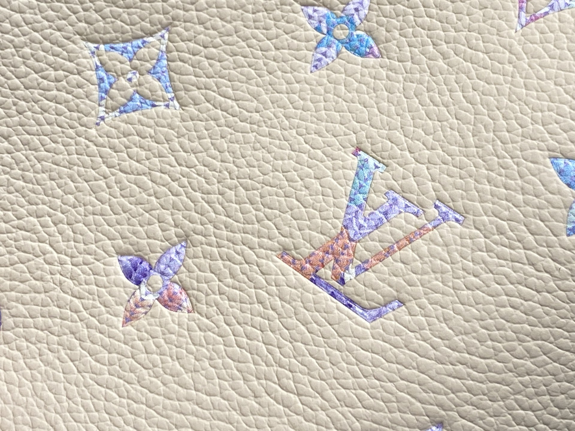 【顶级原单】M29779米白幻彩紫 全皮压花链条牛角包 Nano Boulogne 牛角手袋 Monogram Empr 【顶级原单】M29779米白幻彩紫 全皮压花链条牛角包 Nano Boulogne 牛角手袋 Monogram Empr